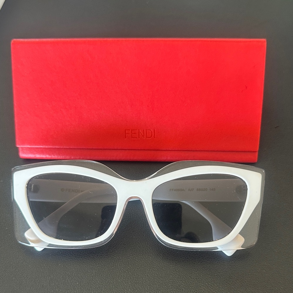 Fendi White Cat-Eye Occhiali Plastica Sunglasses White